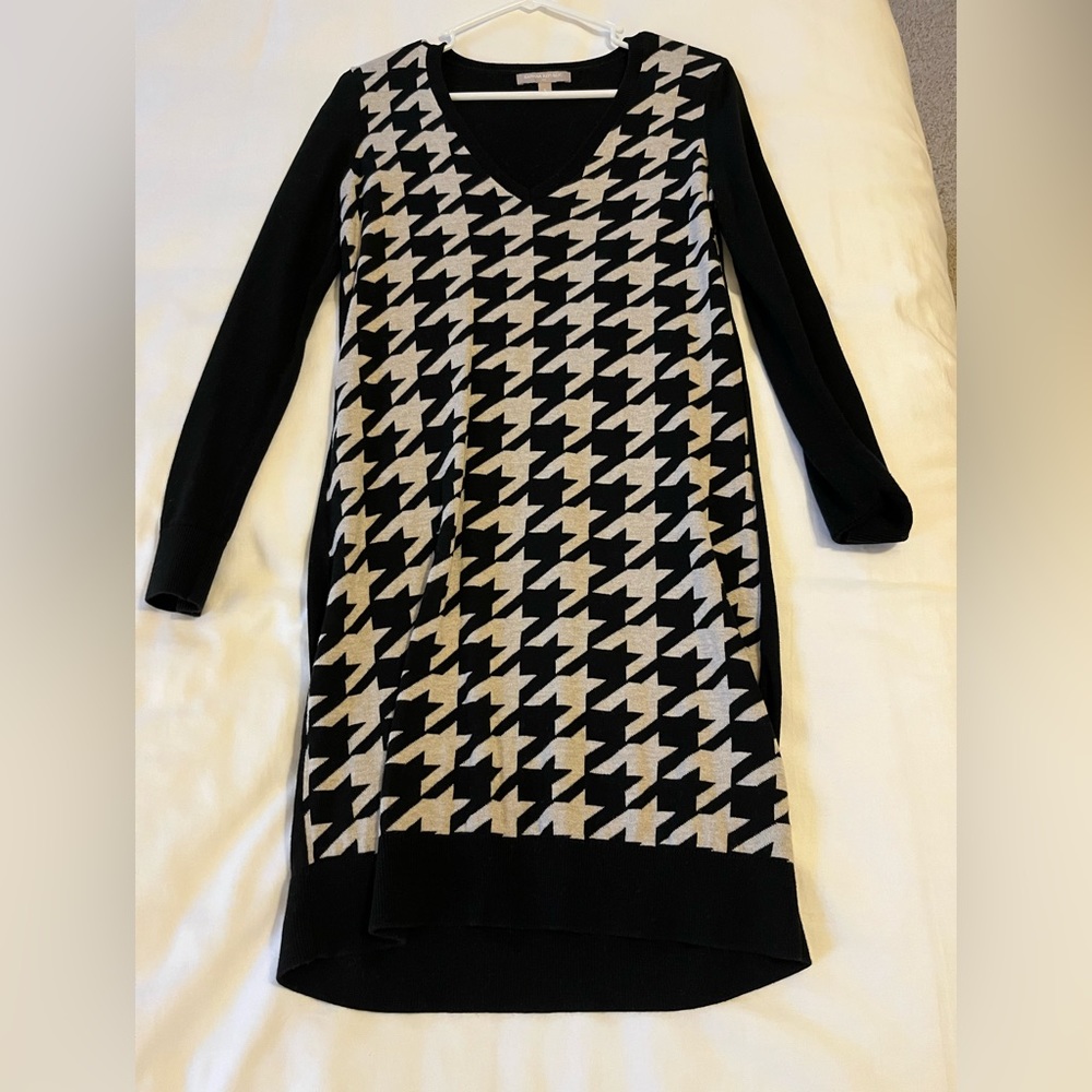 Banana Republic small houndstooth sweater dress